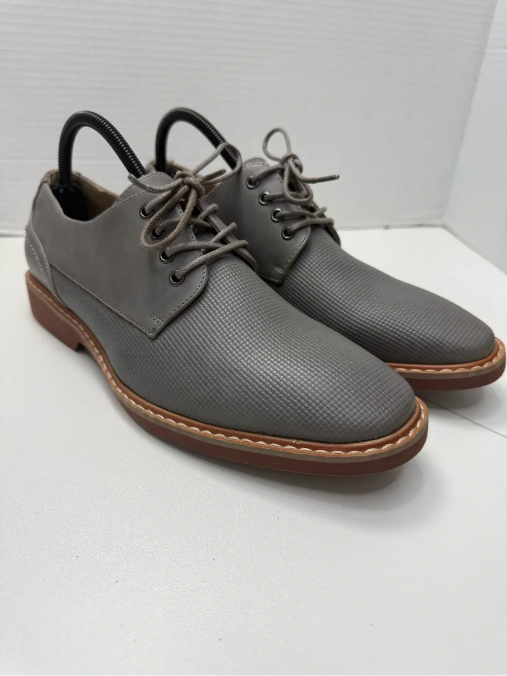 Unlisted by Kenneth Cole Grey Textured Lace-Up Oxfords size 7.5